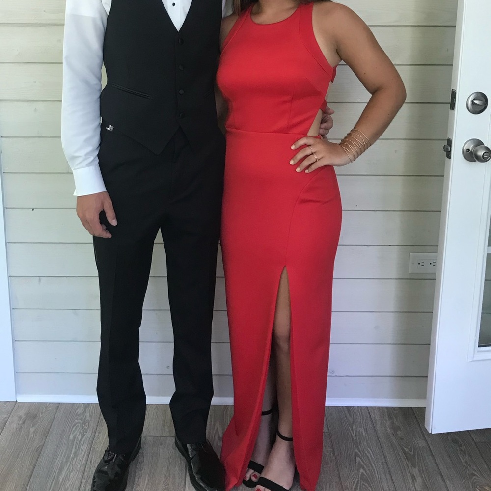 Gown - Picture 10 of 10